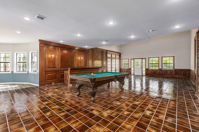 1331 County Road 2071, Hull, TX 77564