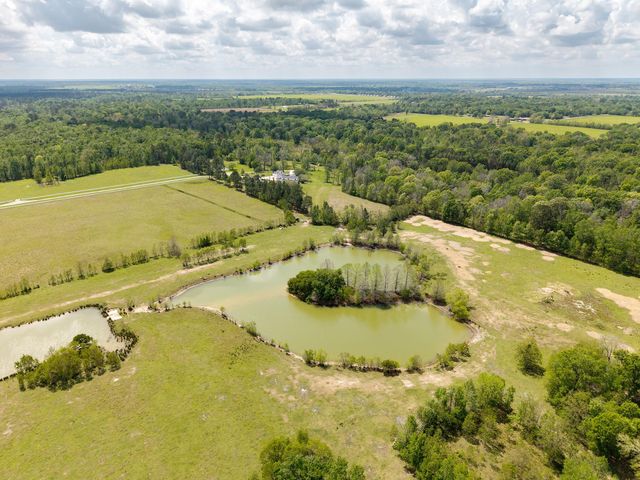 1331 County Road 2071, Hull, TX 77564