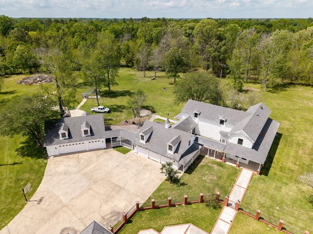 1331 County Road 2071, Hull, TX 77564
