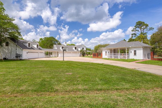 1331 County Road 2071, Hull, TX 77564