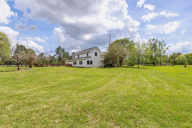 1331 County Road 2071, Hull, TX 77564