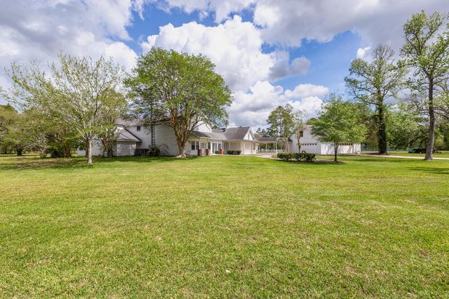 1331 County Road 2071, Hull, TX 77564
