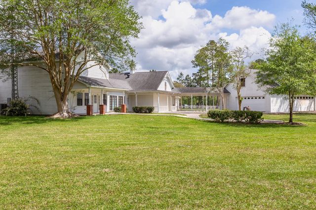 1331 County Road 2071, Hull, TX 77564