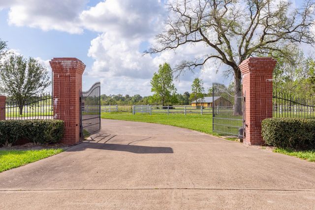 1331 County Road 2071, Hull, TX 77564