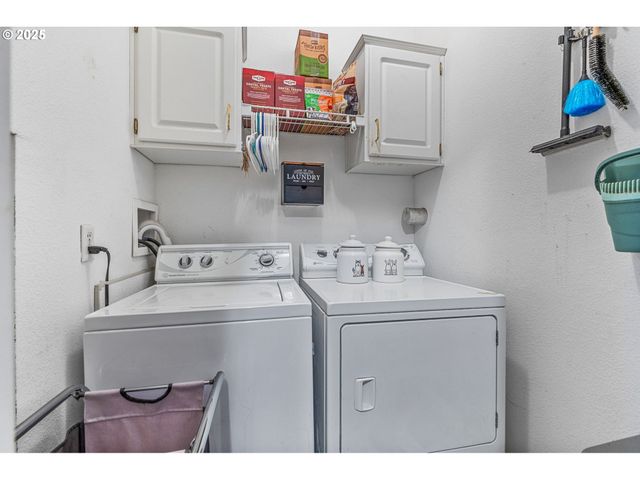 620 N Bay St, Waldport, OR 97394