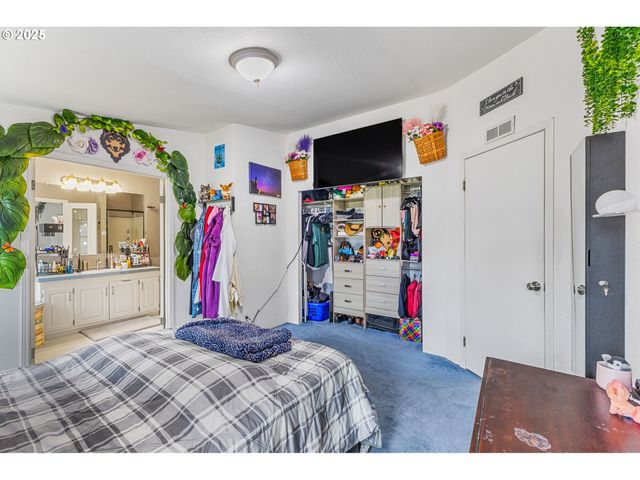 620 N Bay St, Waldport, OR 97394