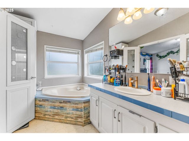 620 N Bay St, Waldport, OR 97394