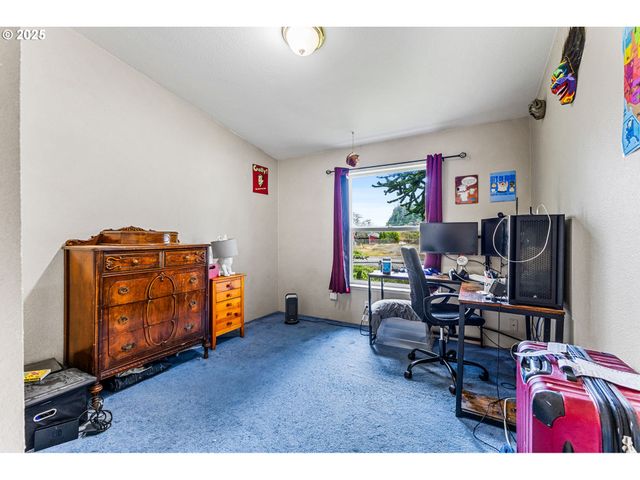 620 N Bay St, Waldport, OR 97394