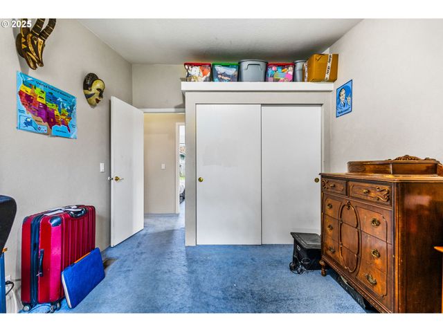 620 N Bay St, Waldport, OR 97394