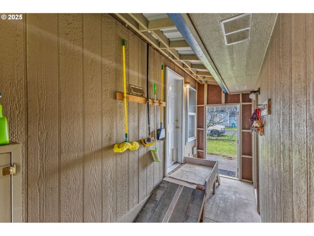 620 N Bay St, Waldport, OR 97394