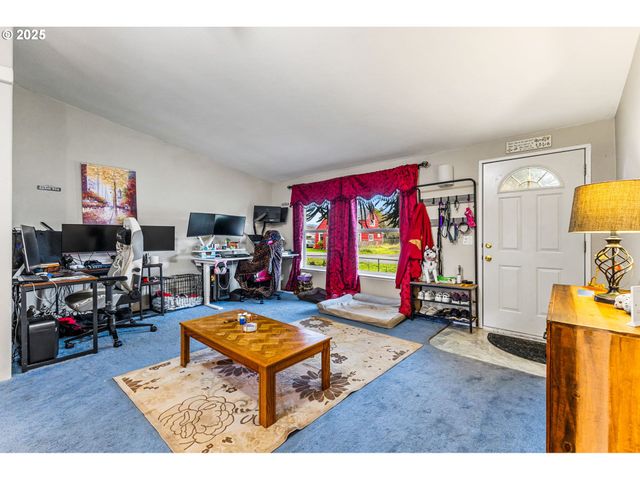 620 N Bay St, Waldport, OR 97394