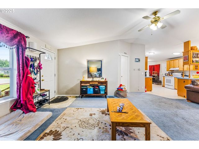 620 N Bay St, Waldport, OR 97394