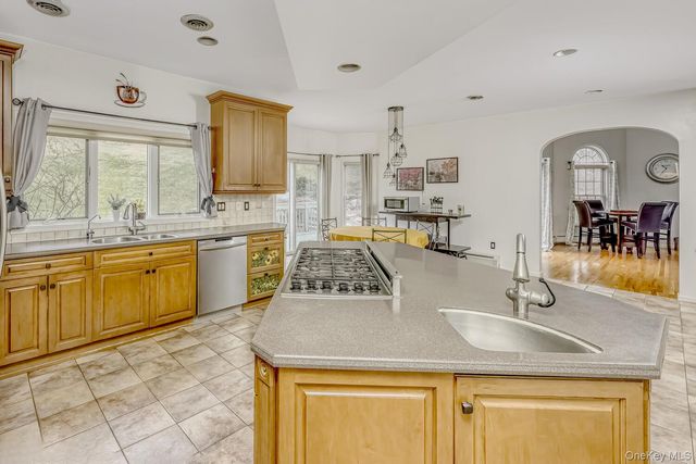 22 Golden Road, Suffern, NY 10901