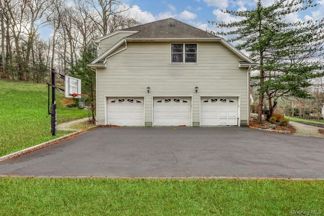 22 Golden Road, Suffern, NY 10901