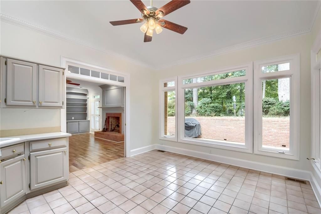 Image 13 of property listing at 17 Downshire Circle, Decatur, GA 30033