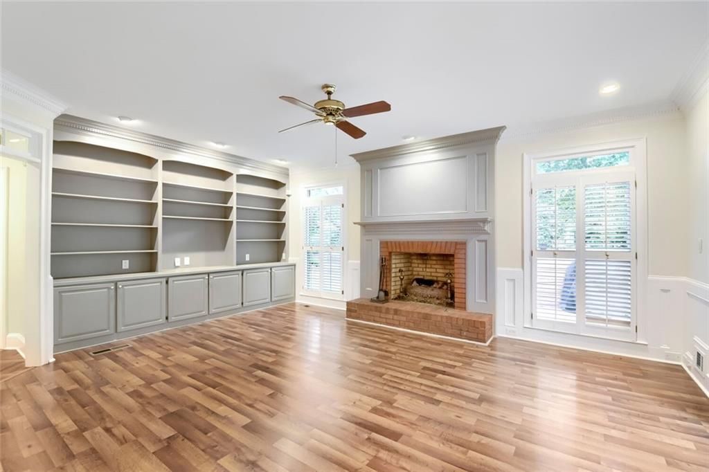 Image 14 of property listing at 17 Downshire Circle, Decatur, GA 30033