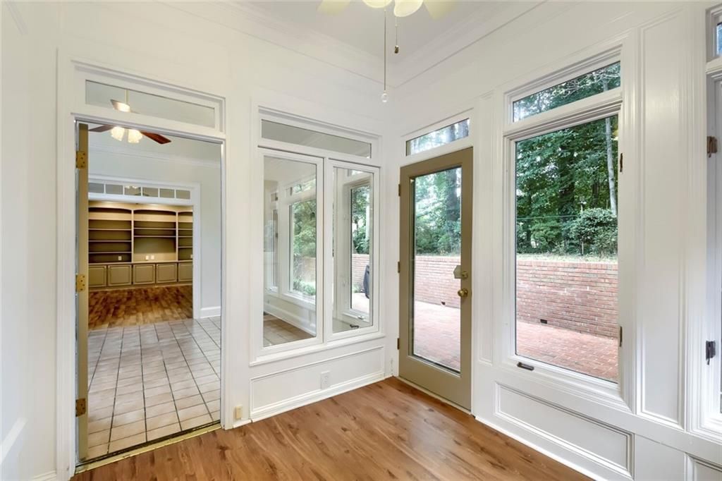 Image 15 of property listing at 17 Downshire Circle, Decatur, GA 30033