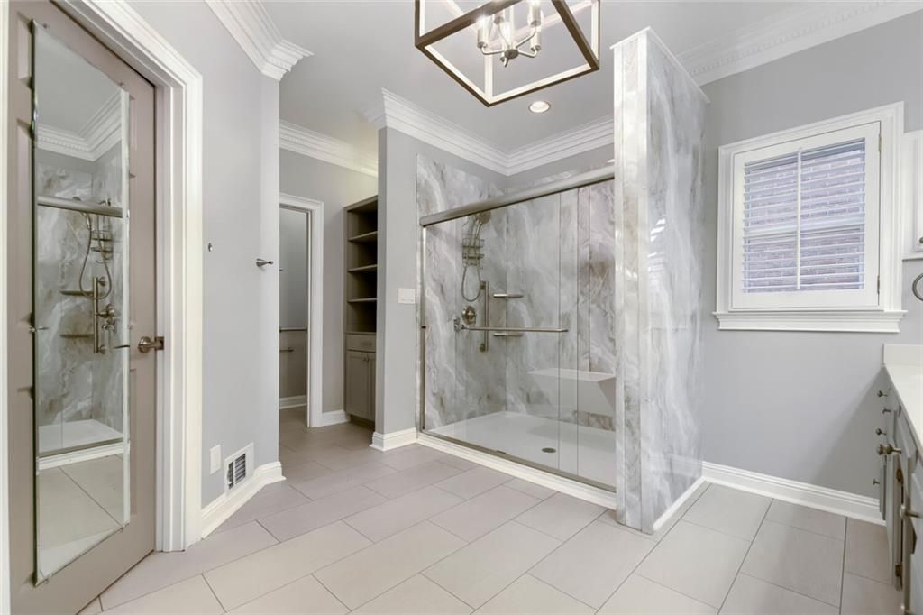 Image 18 of property listing at 17 Downshire Circle, Decatur, GA 30033