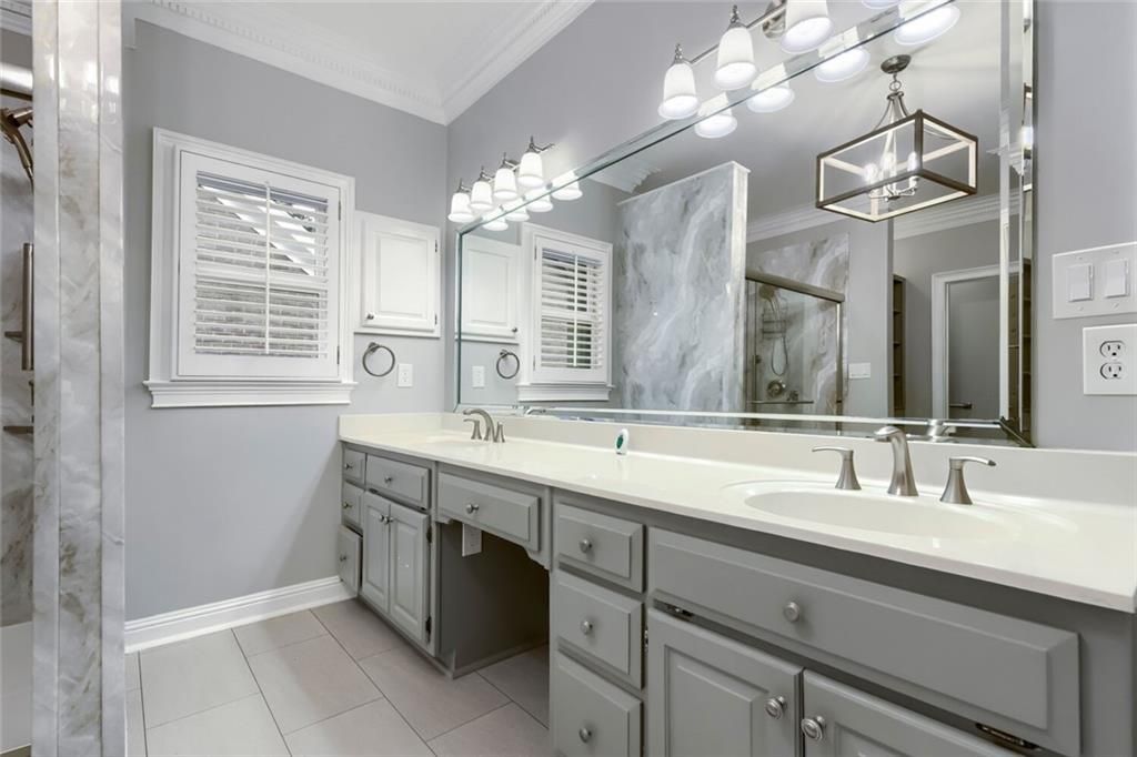 Image 19 of property listing at 17 Downshire Circle, Decatur, GA 30033