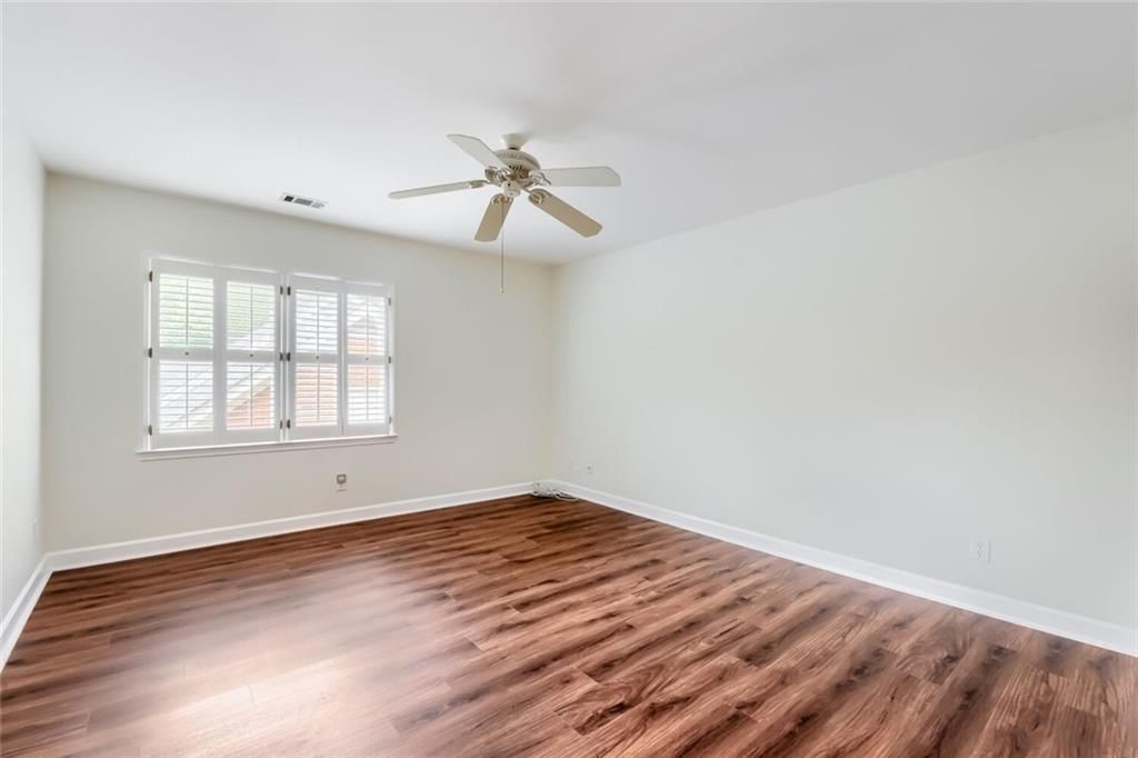 Image 20 of property listing at 17 Downshire Circle, Decatur, GA 30033