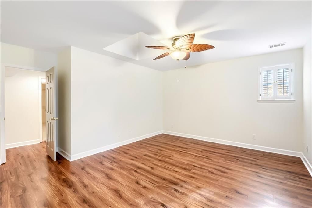 Image 23 of property listing at 17 Downshire Circle, Decatur, GA 30033