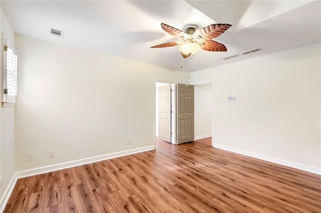 Image 24 of property listing at 17 Downshire Circle, Decatur, GA 30033