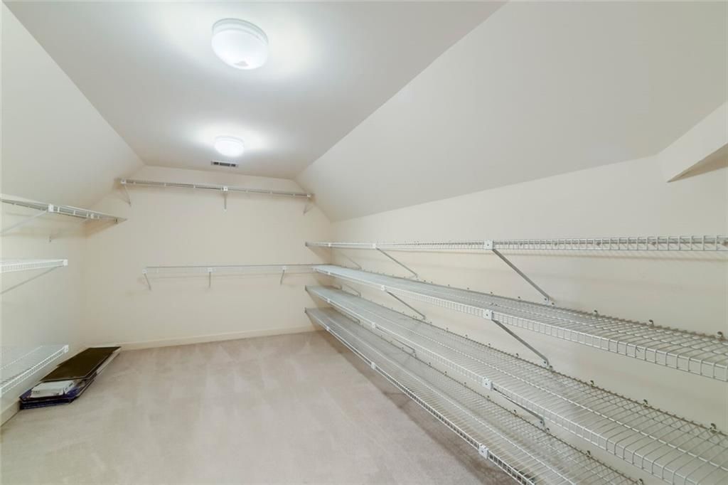 Image 27 of property listing at 17 Downshire Circle, Decatur, GA 30033