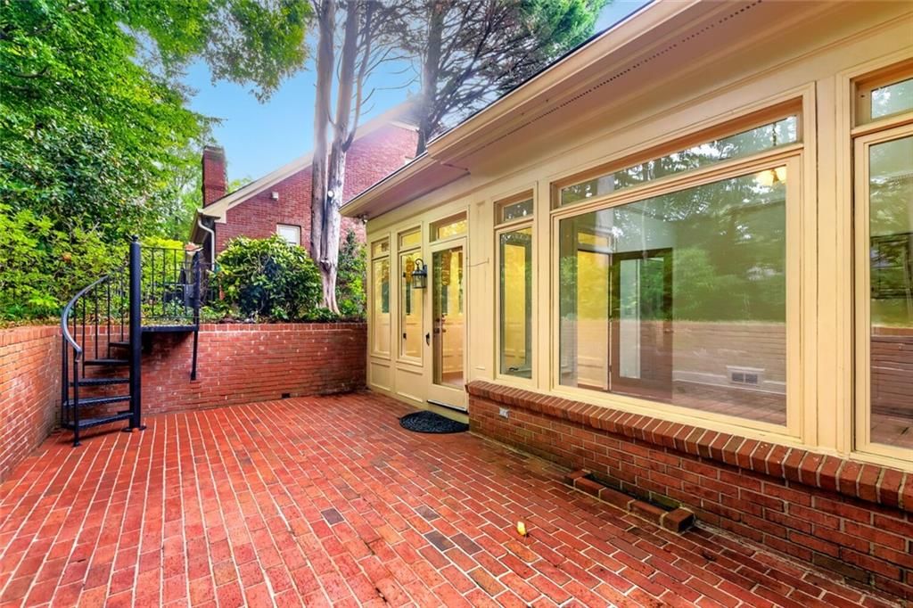 Image 29 of property listing at 17 Downshire Circle, Decatur, GA 30033