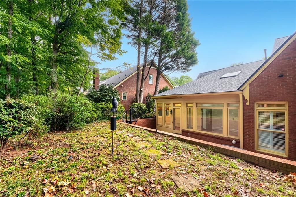 Image 31 of property listing at 17 Downshire Circle, Decatur, GA 30033