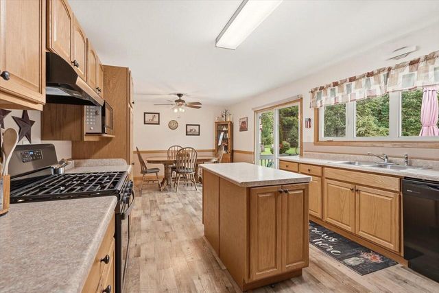 1014 N Meadow DRIVE, Silver Lake, WI 53170