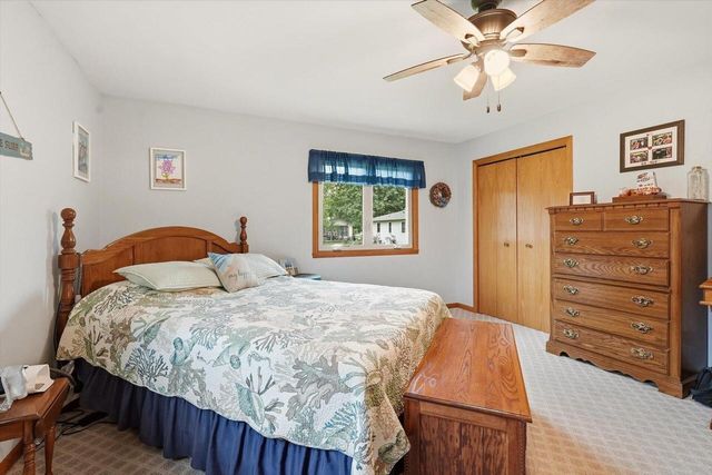 1014 N Meadow DRIVE, Silver Lake, WI 53170