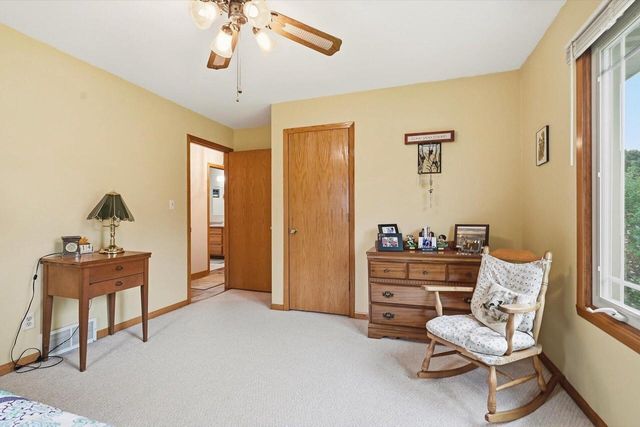 1014 N Meadow DRIVE, Silver Lake, WI 53170
