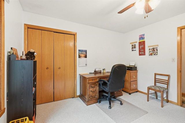 1014 N Meadow DRIVE, Silver Lake, WI 53170