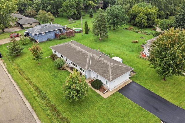 1014 N Meadow DRIVE, Silver Lake, WI 53170