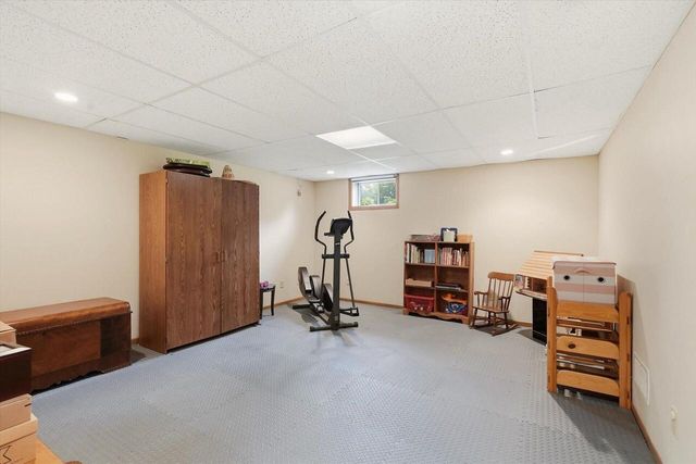 1014 N Meadow DRIVE, Silver Lake, WI 53170