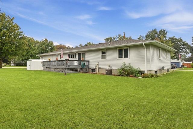 1014 N Meadow DRIVE, Silver Lake, WI 53170