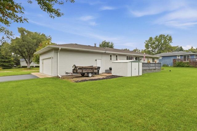 1014 N Meadow DRIVE, Silver Lake, WI 53170