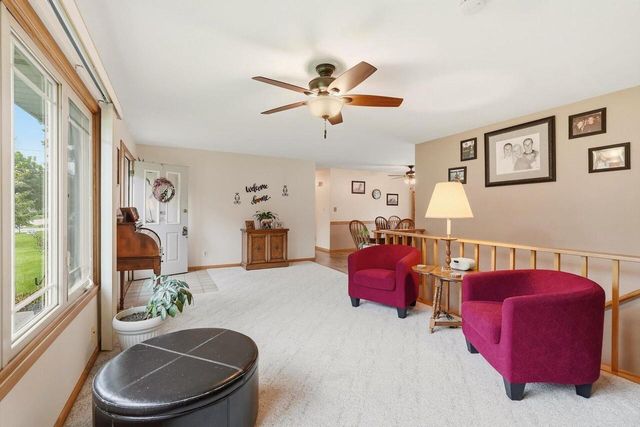 1014 N Meadow DRIVE, Silver Lake, WI 53170