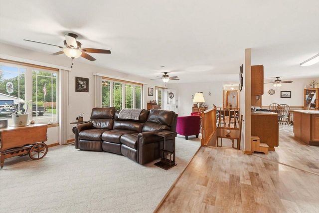 1014 N Meadow DRIVE, Silver Lake, WI 53170