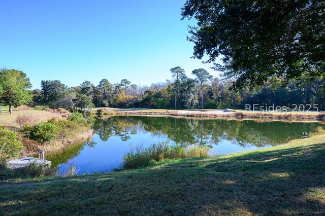 1 Crescent Cir, Bluffton, SC 29910