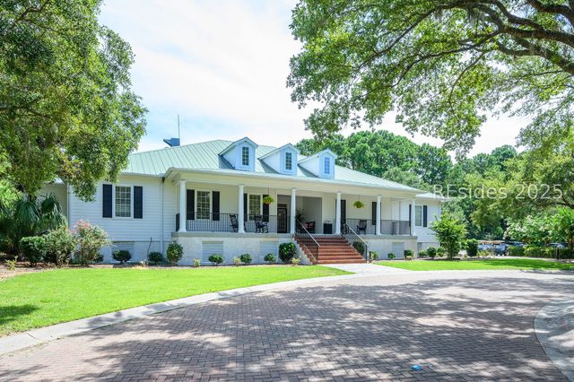 1 Crescent Cir, Bluffton, SC 29910