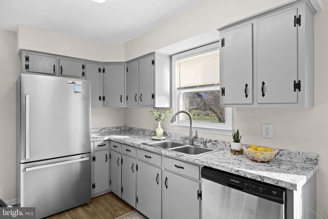 300 MARTIN ST, Luray, VA 22835