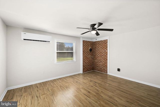 300 MARTIN ST, Luray, VA 22835