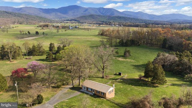 300 MARTIN ST, Luray, VA 22835