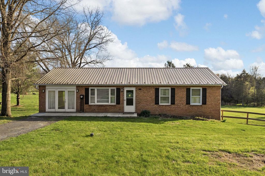 300 MARTIN ST, Luray, VA 22835