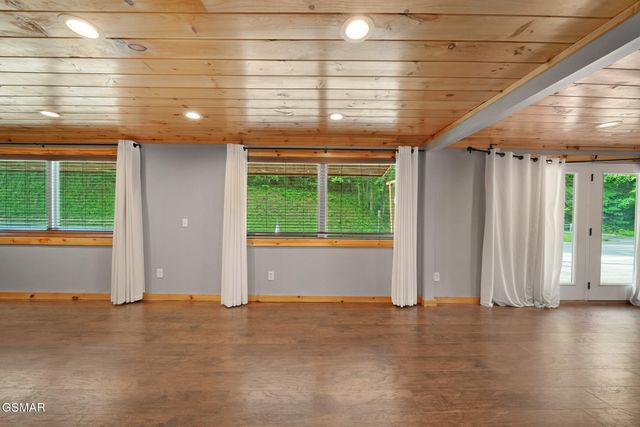 465 Glades Road, Gatlinburg, TN 37738