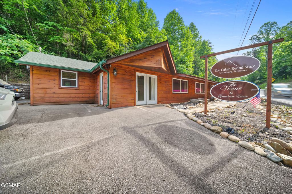 465 Glades Road, Gatlinburg, TN 37738