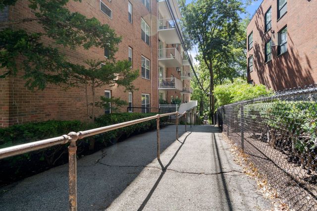 100 Marion St 47, Brookline, MA 02446