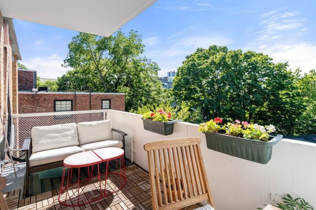 100 Marion St 47, Brookline, MA 02446