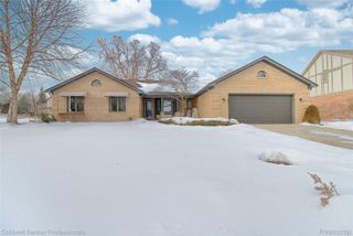37734 Pickford Drive, Livonia, MI 48152